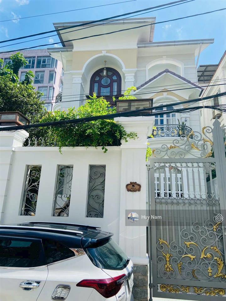 Biệt thự sang trọng tại thảo điền quận 2  14x26m  hầm + 3 tầng  hồ bơi sân vườn  giá chỉ 69 tỷ