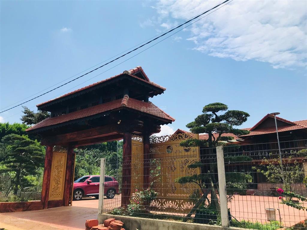 Căn biệt thự nhà gỗ 3 mặt tiền vườn sinh thái, có 1 không 2 tại trung tâm di linh!