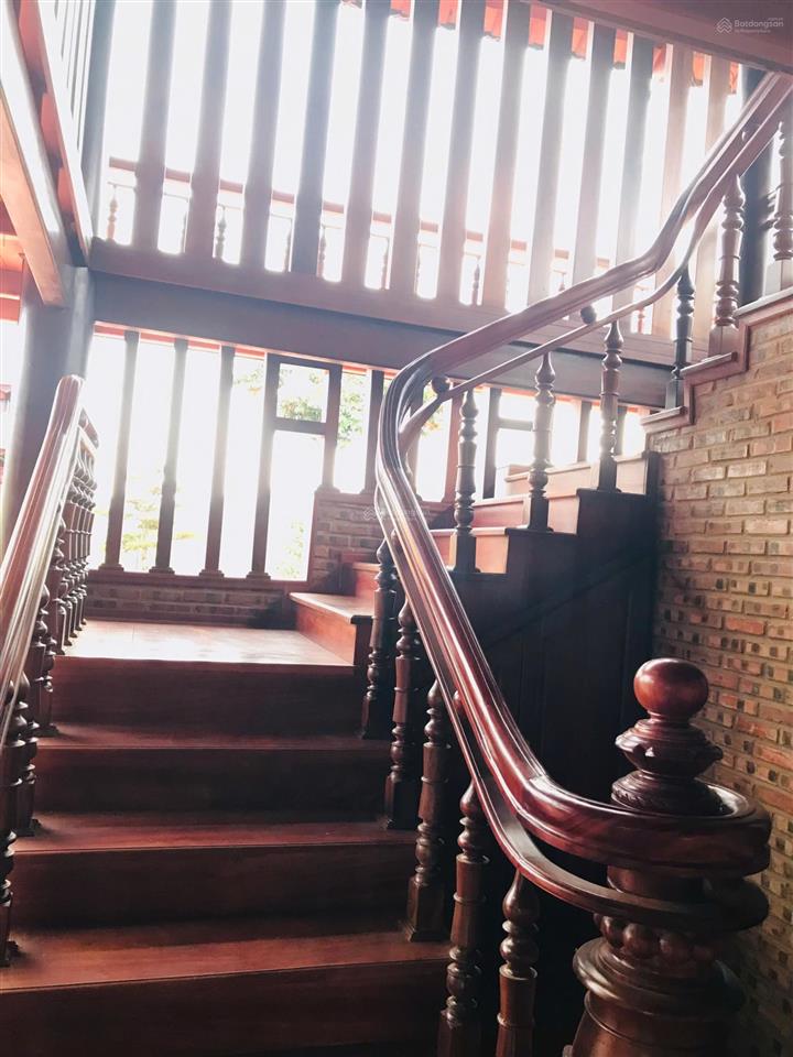 Căn biệt thự nhà gỗ 3 mặt tiền vườn sinh thái, có 1 không 2 tại trung tâm di linh!