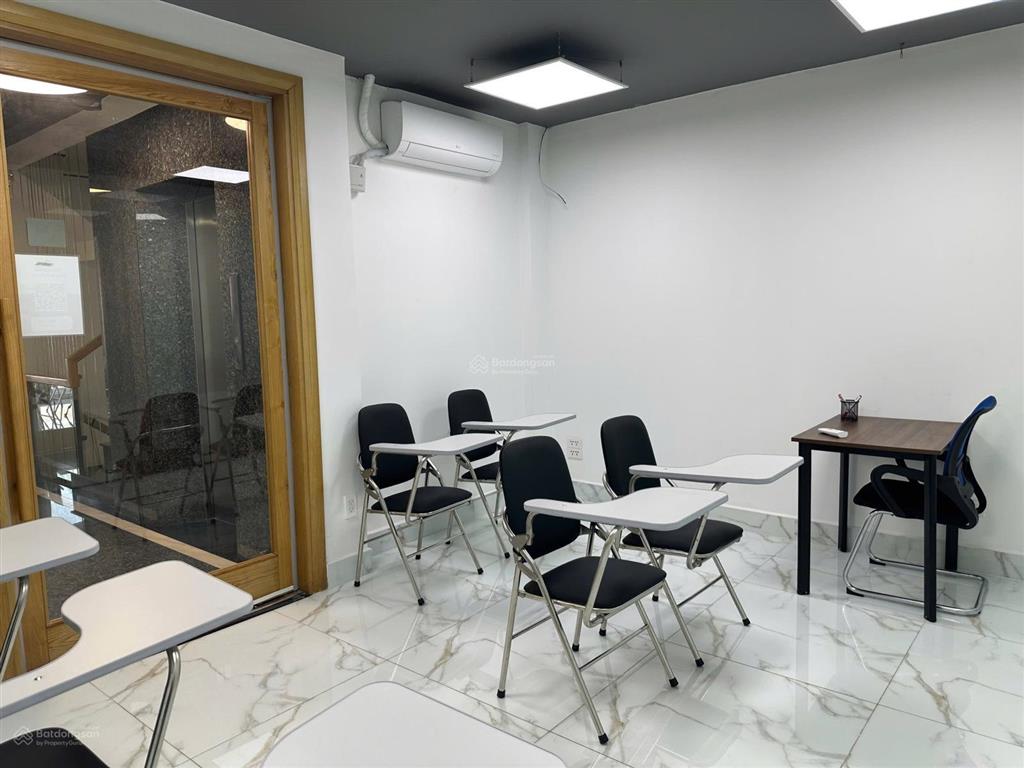 Cho thuê văn phòng đường trần não có hầm xe