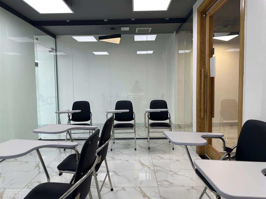 Cho thuê văn phòng đường trần não có hầm xe
