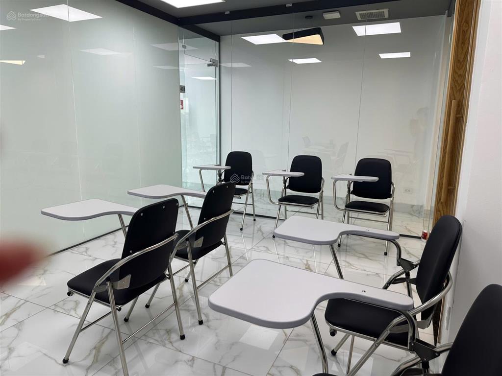Cho thuê văn phòng đường trần não có hầm xe