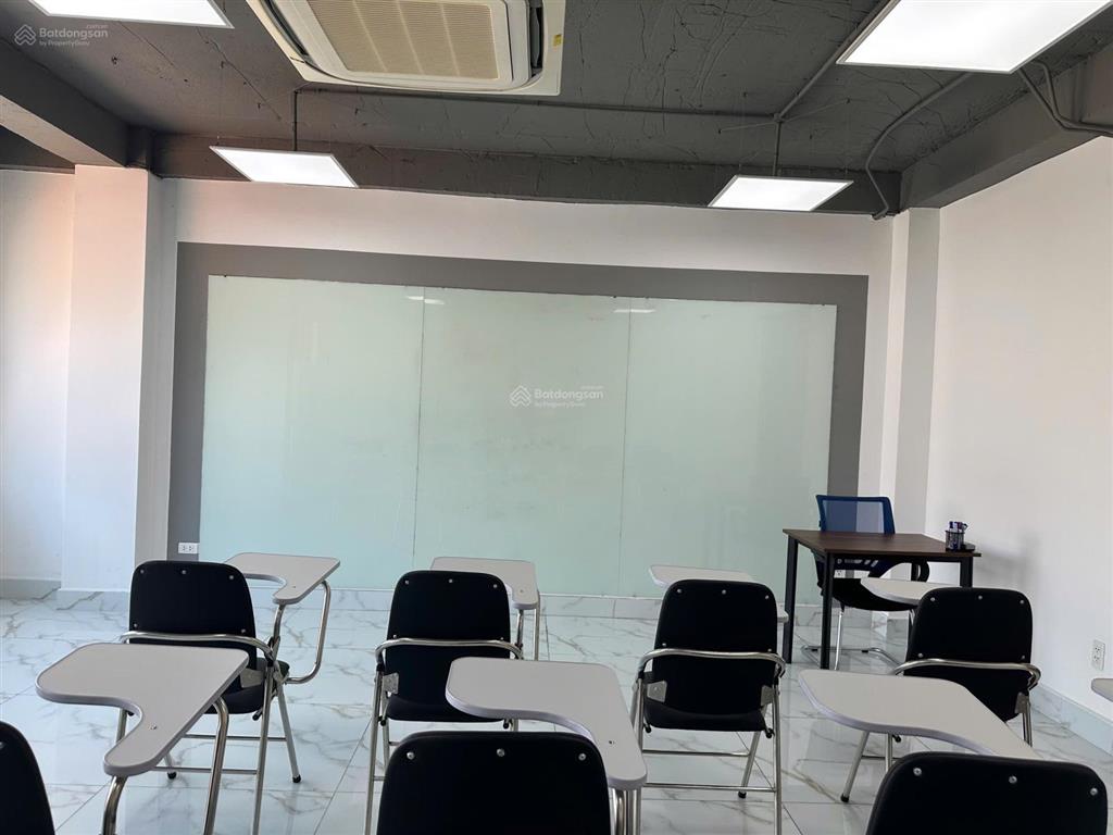Cho thuê văn phòng đường trần não có hầm xe