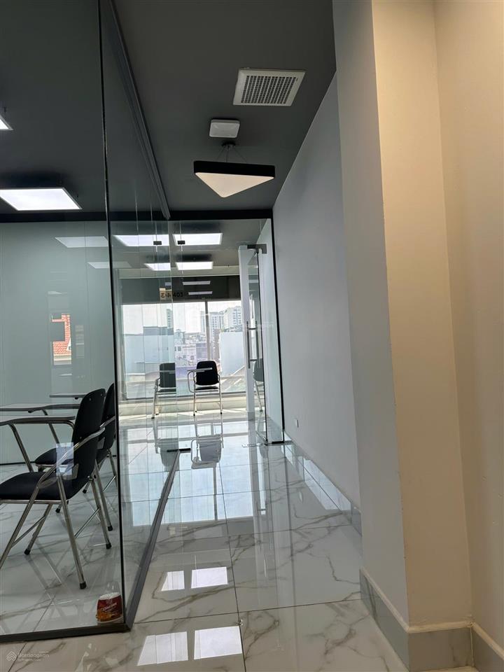 Cho thuê văn phòng đường trần não có hầm xe
