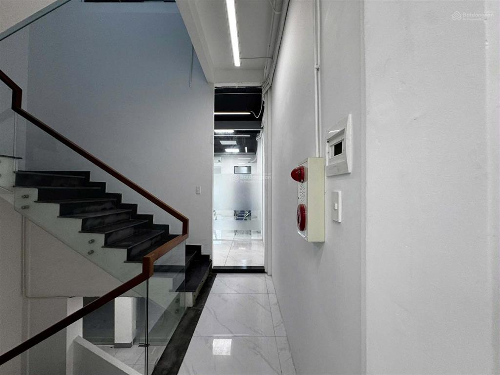 Văn phòng đường nguyễn văn linh, diện tích 400m2, giá 150.000đ/m2/tháng