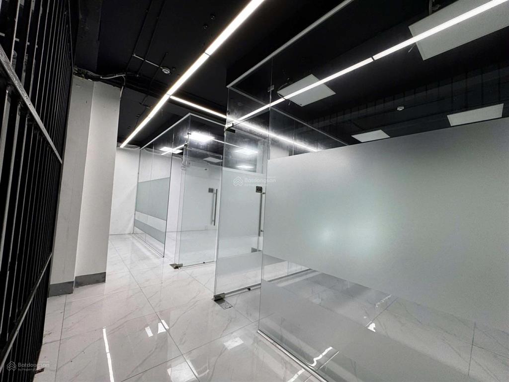 Văn phòng đường nguyễn văn linh, diện tích 400m2, giá 150.000đ/m2/tháng