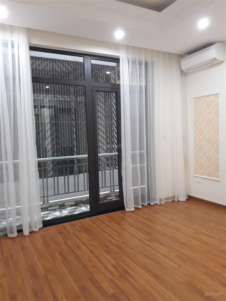Bán gấp nhà phố tam khương, tôn thất tùng, nhà phân lô ô tô đi, 5 tầng kiên cố, giá tốt, ở ngay.
