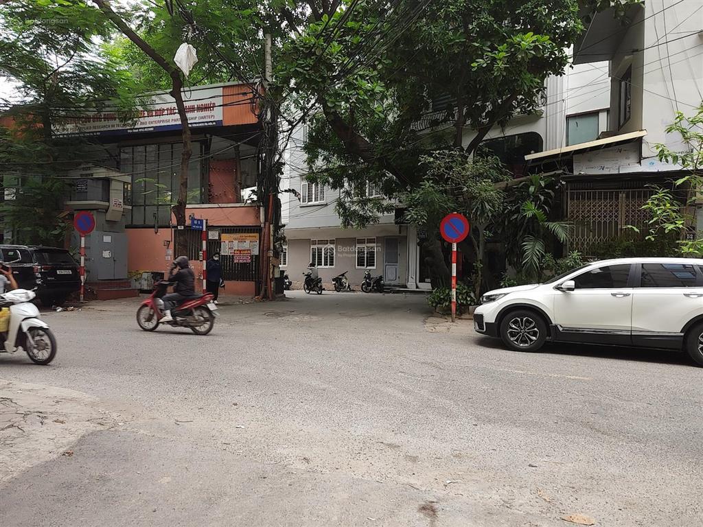 Bán gấp nhà phố tam khương, tôn thất tùng, nhà phân lô ô tô đi, 5 tầng kiên cố, giá tốt, ở ngay.