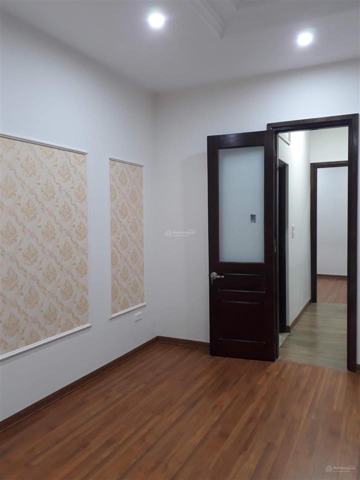 Bán gấp nhà phố tam khương, tôn thất tùng, nhà phân lô ô tô đi, 5 tầng kiên cố, giá tốt, ở ngay.