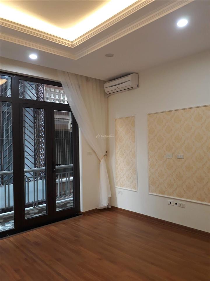 Bán gấp nhà phố tam khương, tôn thất tùng, nhà phân lô ô tô đi, 5 tầng kiên cố, giá tốt, ở ngay.