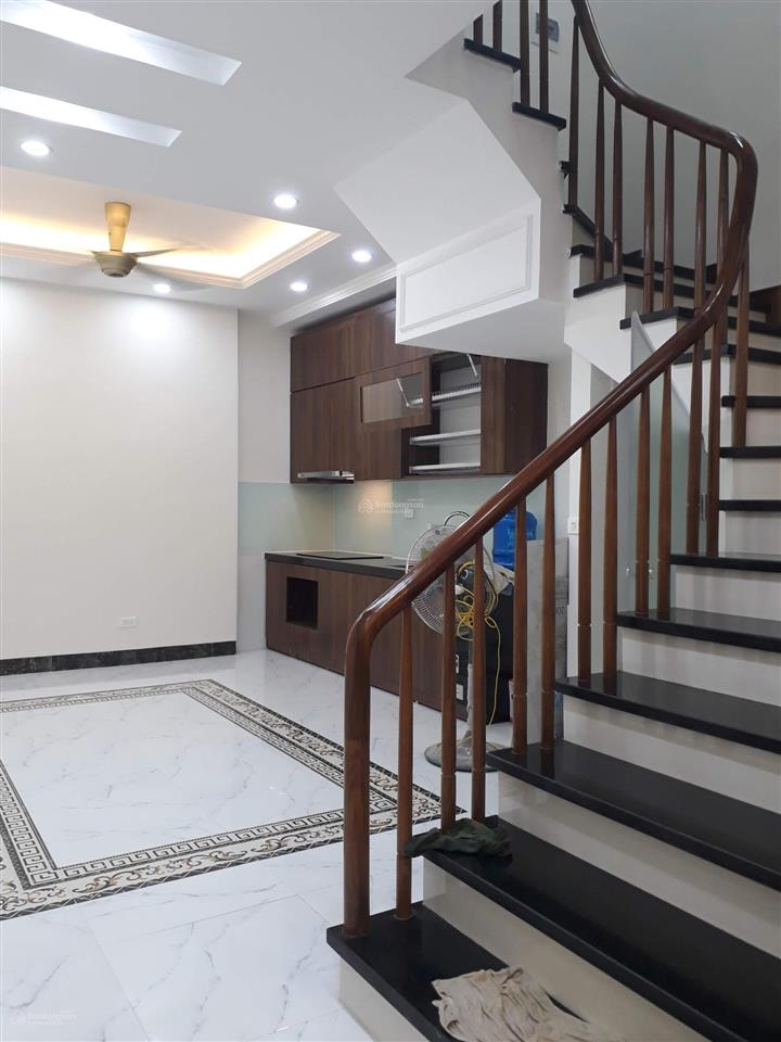 Bán gấp nhà phố tam khương, tôn thất tùng, nhà phân lô ô tô đi, 5 tầng kiên cố, giá tốt, ở ngay.