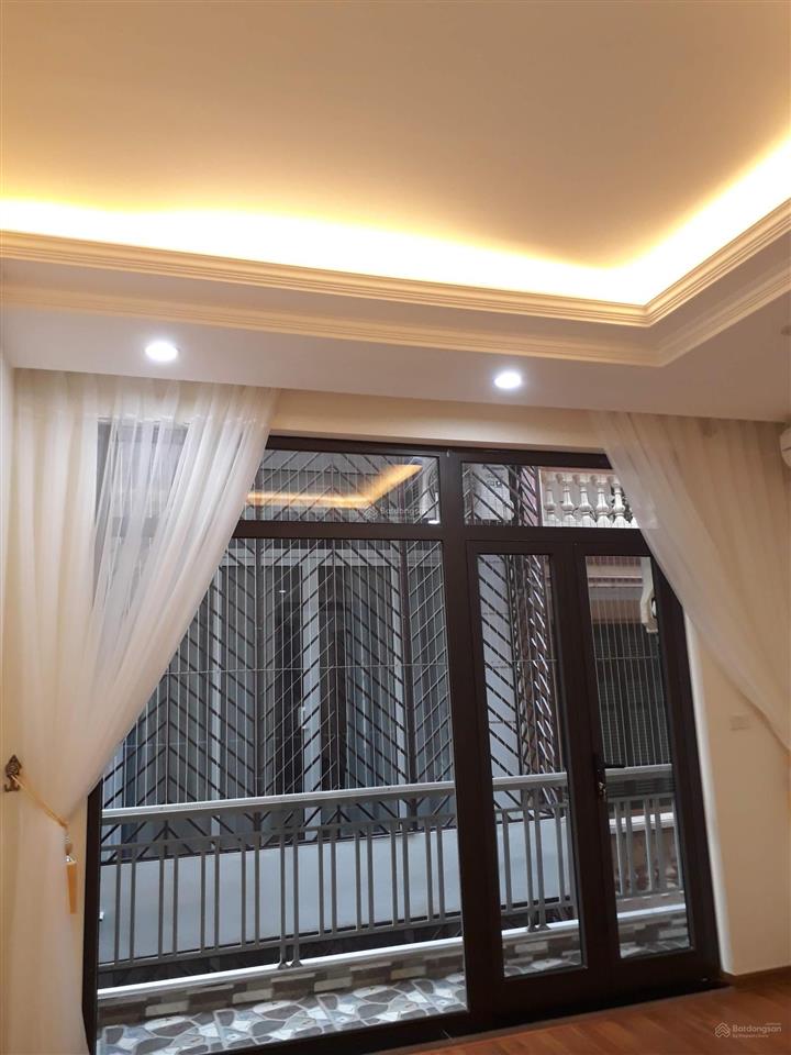 Bán gấp nhà phố tam khương, tôn thất tùng, nhà phân lô ô tô đi, 5 tầng kiên cố, giá tốt, ở ngay.