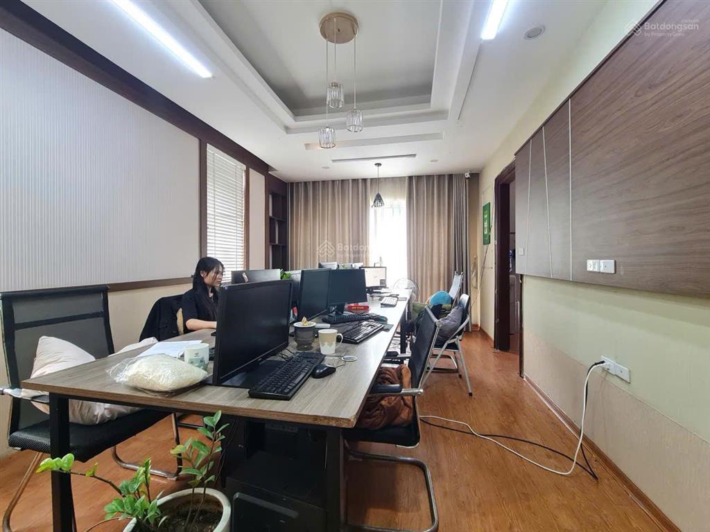 Bán tòa nhà văn phòng đường mễ trì 7 tầng t. máy, mt 5,7m, ô tô tránh đỗ ngày đêm, kd sầm uất