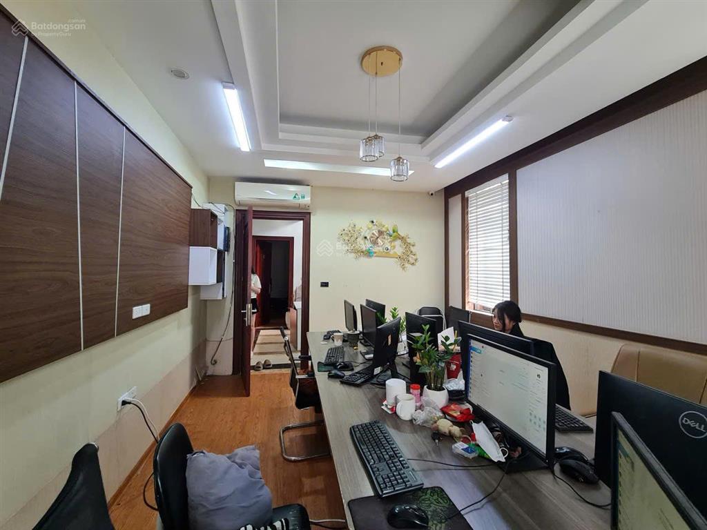 Bán tòa nhà văn phòng đường mễ trì 7 tầng t. máy, mt 5,7m, ô tô tránh đỗ ngày đêm, kd sầm uất