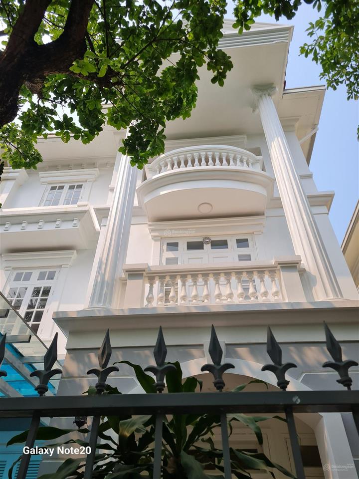Chuyển sang nước ngoài định cư gia đình cần bán biệt thự ciputra giai đoạn i giá 300tr/