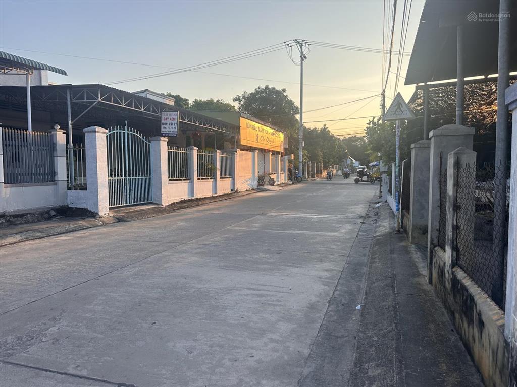Chính chủ cần ra nhanh đất full thổ đường nguyễn khuyến trung tâm bàn cờ cam đức.  079834766