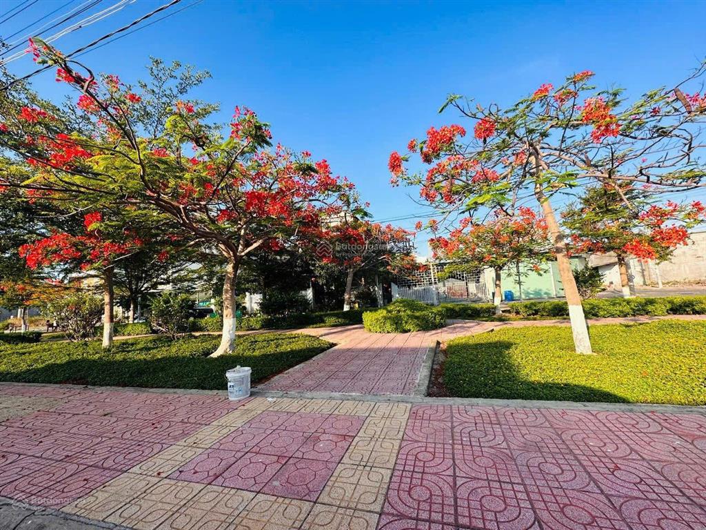 Chủ cần ra nhanh đất mặt tiền đường d3 khu tái định cư k8 cam lâm.  0798 347 ***