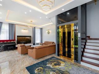Biệt thự có hồ bơi  245m2  gần biển bãi trước