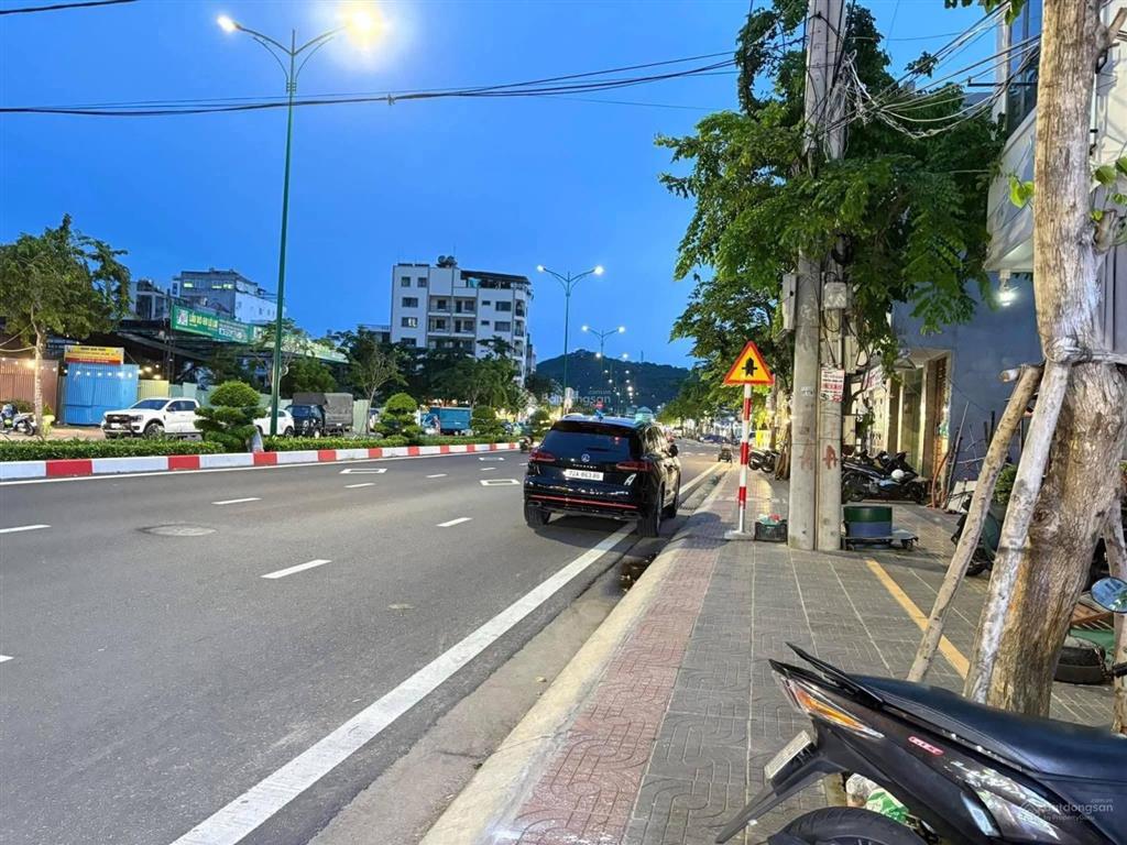 Lô góc vip 3 mặt tiền đường thống nhất 1000m2  xây building