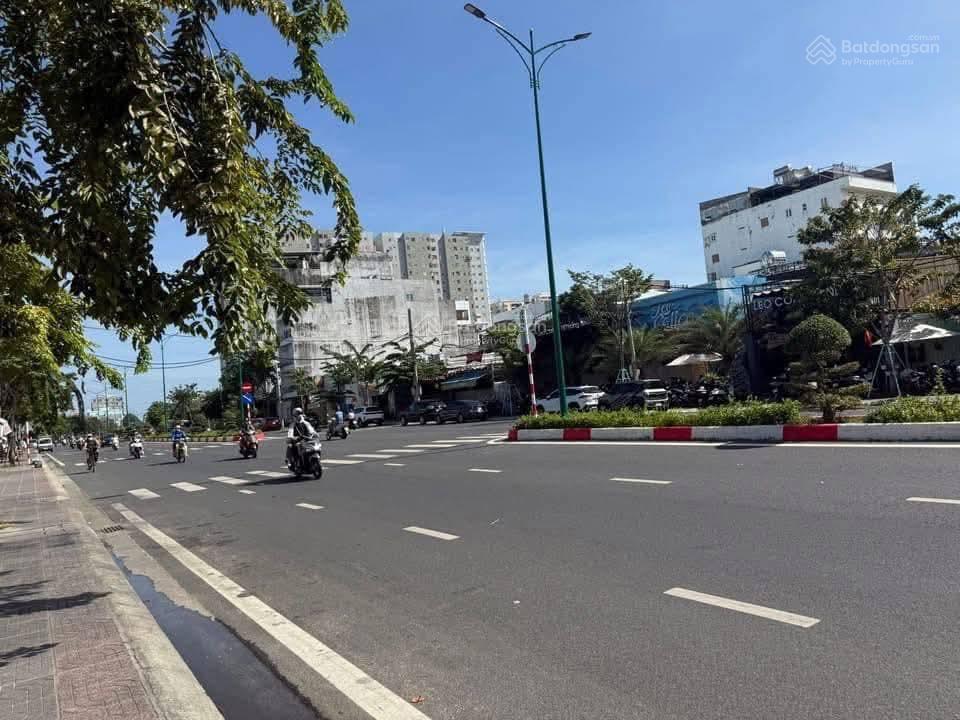 Lô góc vip 3 mặt tiền đường thống nhất 1000m2  xây building