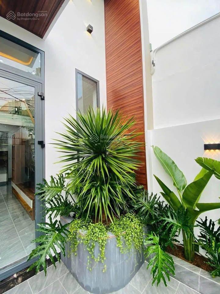 Bán nhà đẹp mặt tiền phạm thế hiển 1 trệt 1 lầu