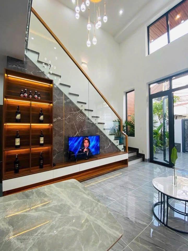 Bán nhà đẹp mặt tiền phạm thế hiển 1 trệt 1 lầu