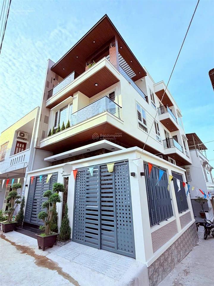 Bán nhò góc 2 mặt tiền đẹp  hiện đại view biển 7,5m x 15,5m 1 trệt 2 lầu