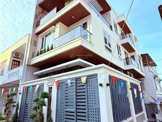 Bán nhò góc 2 mặt tiền đẹp  hiện đại view biển 7,5m x 15,5m 1 trệt 2 lầu
