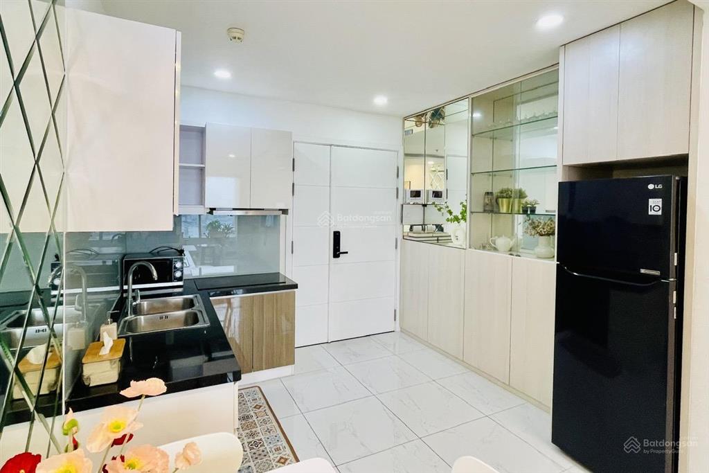 Cho thuê căn hộ 2pn có đủ nội thất  terra royal 280 nam kỳ khởi nghĩa, quận 3   0935 252 ***
