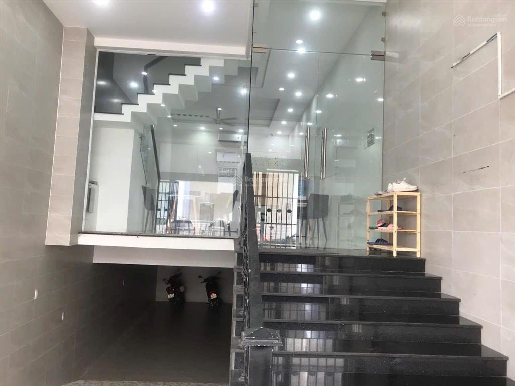 Cho thuê nhà phố 05 tầng nguyên căn tại thủ đức đối diện chung cư moonlight và tttm big c