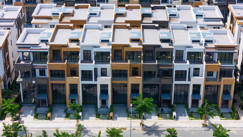 Villa căn góc 2 mặt tiền the 9 stellars (đối diện công viên) thiện chí bán sớm.