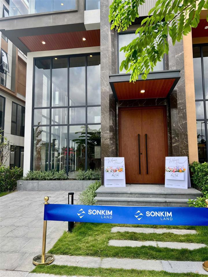 Villa căn góc 2 mặt tiền the 9 stellars (đối diện công viên) thiện chí bán sớm.