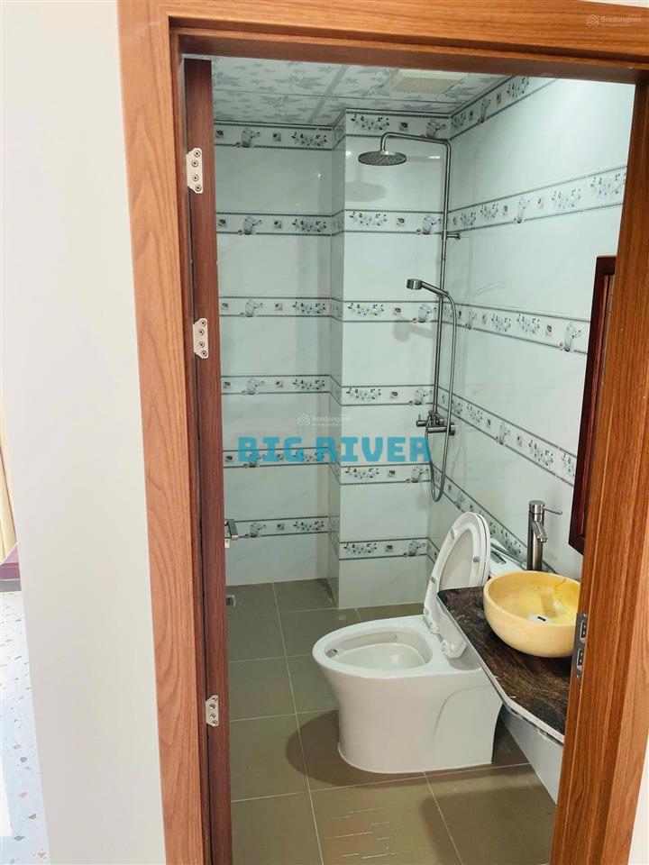 Cho thuê nhà thuộc khu đô thị fpt, có 3 phòng ngủ, đường rộng