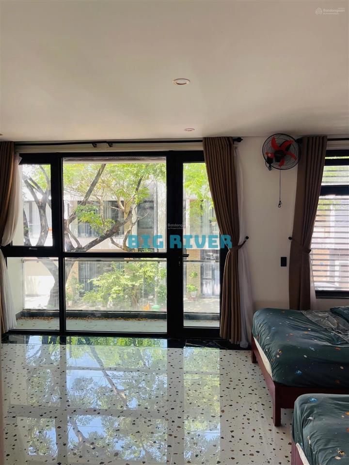 Cho thuê nhà thuộc khu đô thị fpt, có 3 phòng ngủ, đường rộng