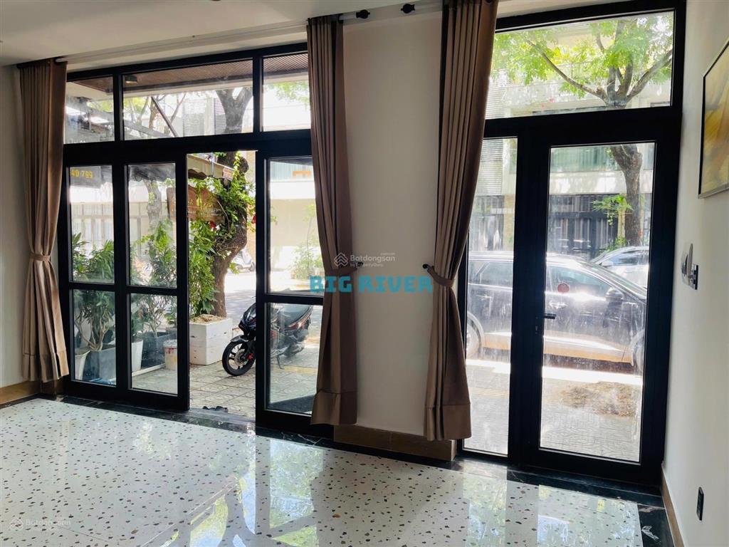 Cho thuê nhà thuộc khu đô thị fpt, có 3 phòng ngủ, đường rộng