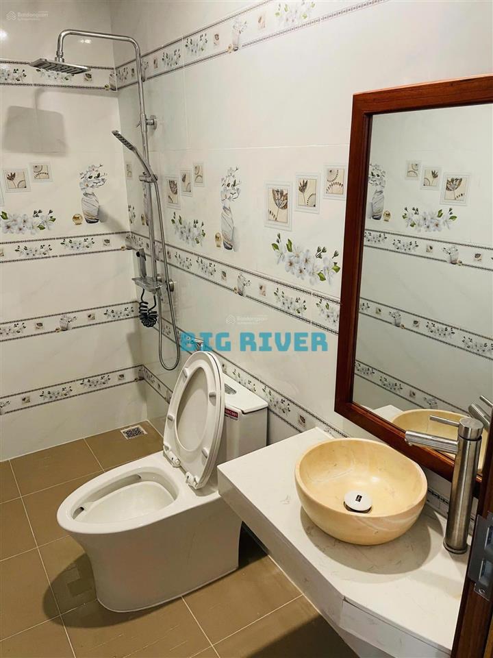 Cho thuê nhà thuộc khu đô thị fpt, có 3 phòng ngủ, đường rộng