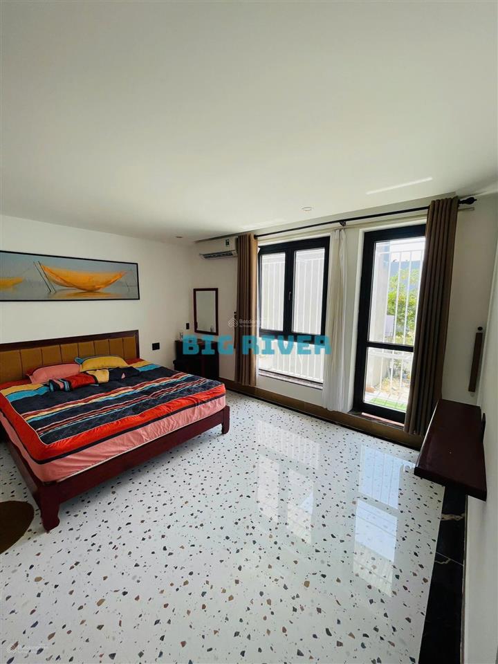 Cho thuê nhà thuộc khu đô thị fpt, có 3 phòng ngủ, đường rộng