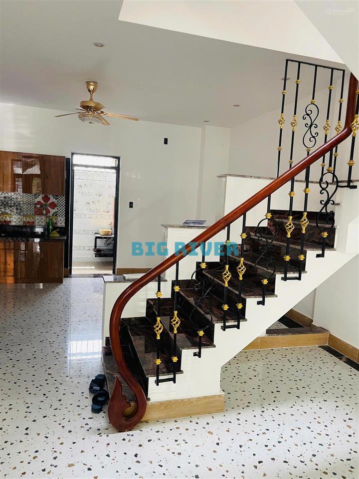 Cho thuê nhà thuộc khu đô thị fpt, có 3 phòng ngủ, đường rộng