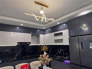 Cho thuê nhà 4 phòng ngủ, 3 tầng ở hoà xuân gần trung tâm thành phố