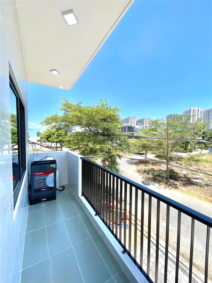 Căn hộ 1 phòng ngủ, rộng 50m2, ban công rộng