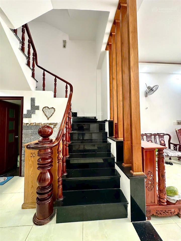 Bán nhà hẻm lê văn thịnh q2 thiết kế lệch tầng thoáng đẹp giá chỉ 6ty250 full nội thất ở liền