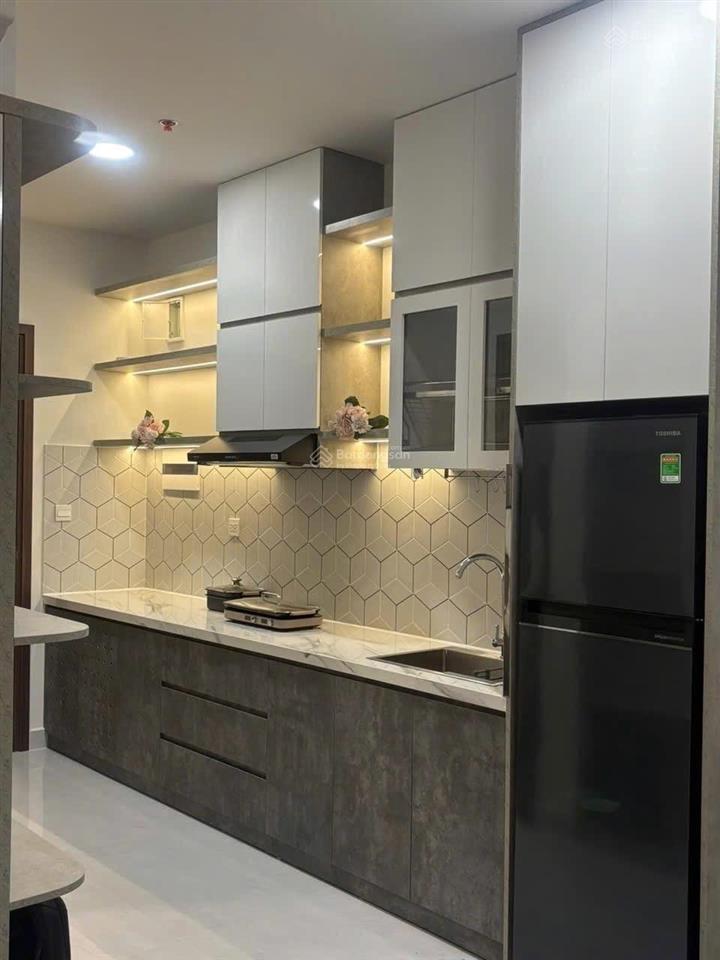 Cho thuê nhanh căn hộ 1 phòng ngủ đầy đủ nội thất, nhà đẹp, nhà trống sẵn ở liền, được giá 10 triệu