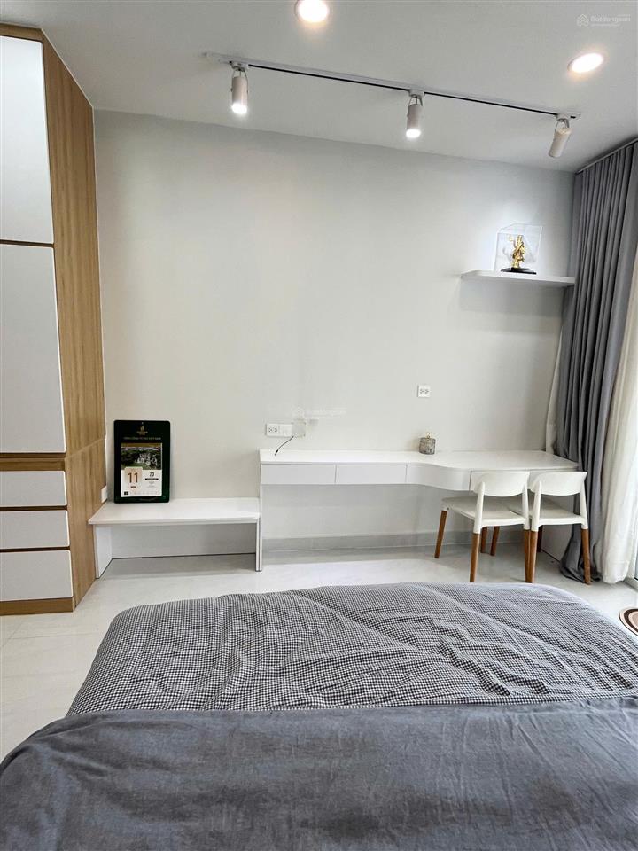 Cho thuê căn hộ sunrise riverside thiết kế studio trang bị đầy đủ nội thất view hồ bơi đẹp, mát