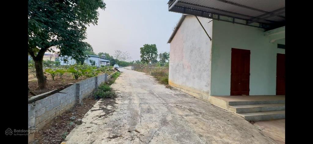 Bán đất phú thọ giáp hồ điều hòa, hướng nam, đường vào và mặt tiền rộng thênh thang.