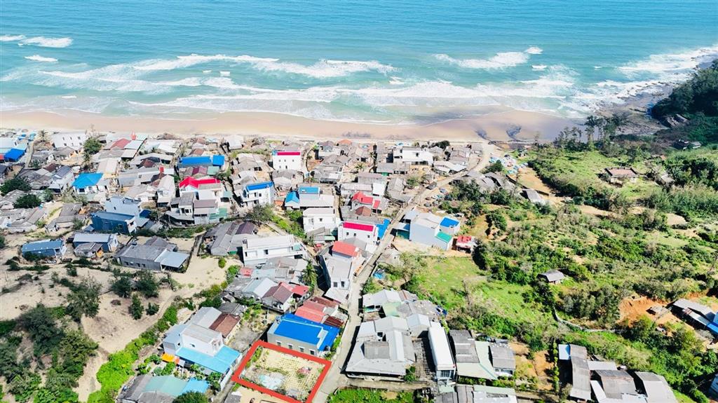 Lô đât vườn 300mv flu thổ cư chia 3 lô ổn áp ra biển 1p