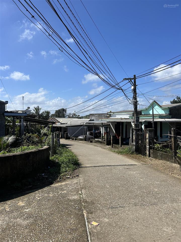 Lô đât vườn 300mv flu thổ cư chia 3 lô ổn áp ra biển 1p