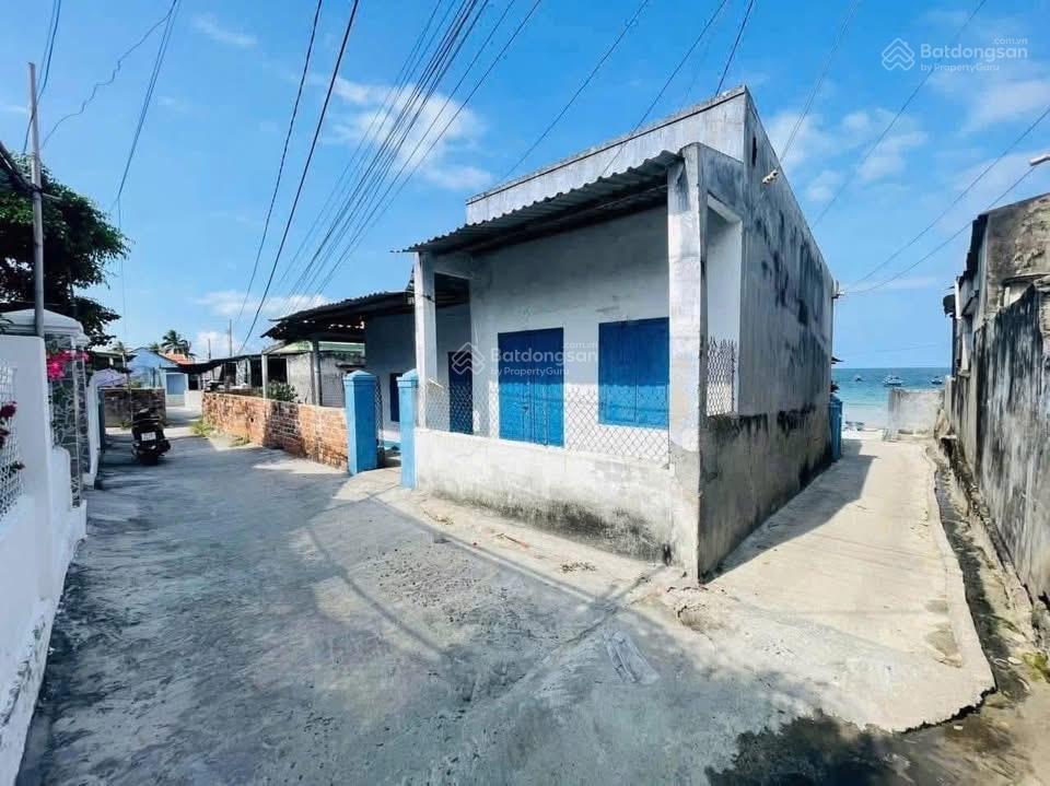 Bán đất có một căn nhà 2 mặt đường cách duy nhất 1 căn ra biển dốc lếch