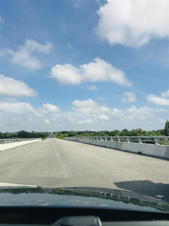 Lô đất biển đẹp trục chính giá khá tốt, full thổ cư ra biển hơn 50m quá ổn áp