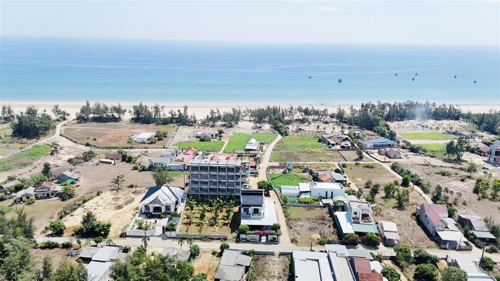Vườn 1700m2 đường ô tô cách biển châu tân đúng 100m xung quanh ks homestay