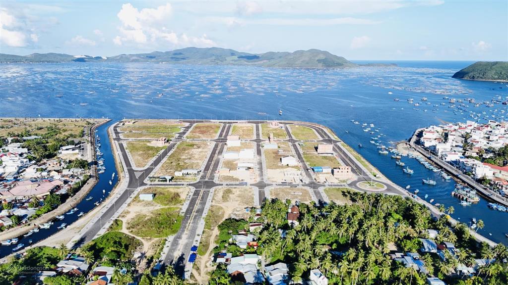 Khu phố long hải, phường xuân phú, dự án đấu giá. sông cầu view sông khá đẹp, giá khá ổn